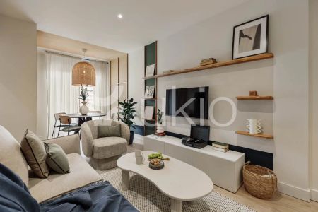 Apartamento de alquiler en Carrer de Balmes, El Putget i el Farró - Photo 2