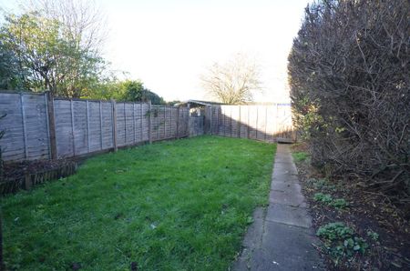 3 bedroom end of terrace house to rent - Photo 2