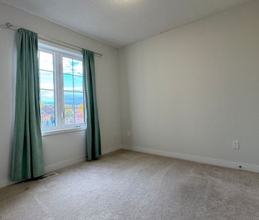 For Lease - 120 Knott End Crescent, Newmarket, Ontario - Photo 4