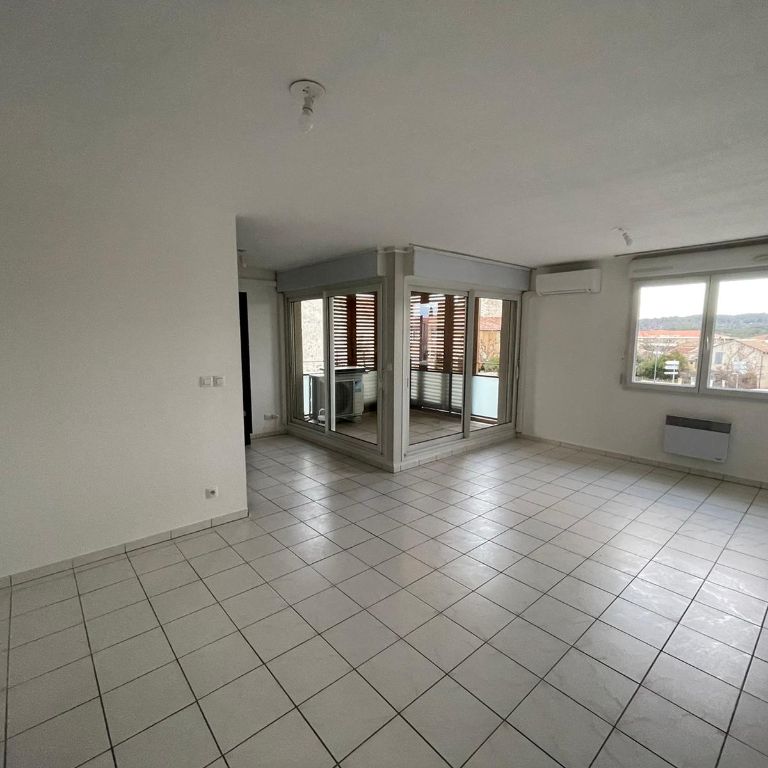 BOUC BEL AIR - Type 2 centre village - Photo 1