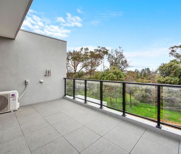 Luxurious 4-Bedroom Townhouse with Creekside Serenity and Direct Be... - Photo 3