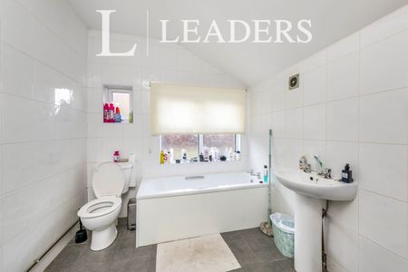 4 bedroom house to rent Hunter Street, Northampton, NN1 - Photo 5