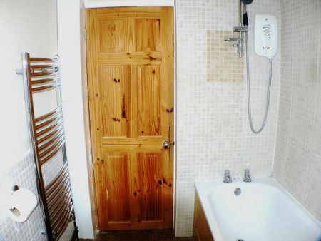 3 bedroom semi-detached house to rent - Photo 5