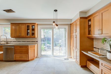 For Lease - 96 Rutledge Avenue, Newmarket, Ontario - Photo 3