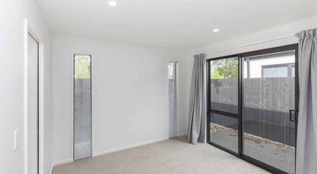 Brand-New Home Offering Low-Maintenance Living in a Desirable Area - Photo 4