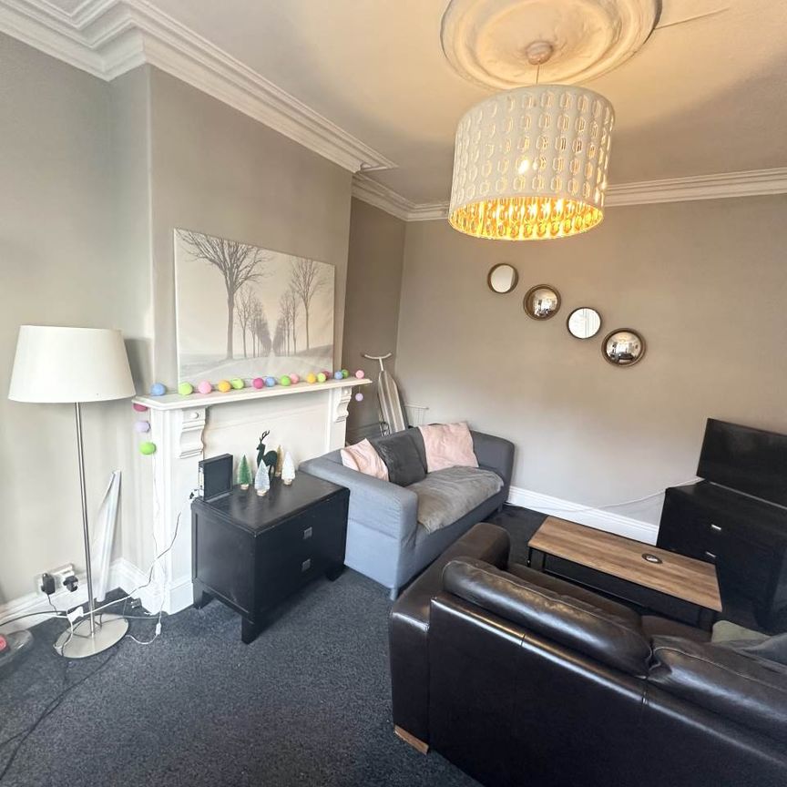 St Ann's Mount (Room 3), Leeds, Burley - Photo 1