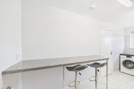 Ray Park Avenue, Maidenhead, Berkshire, SL6 - Photo 4