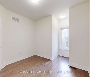 Townhouse For Lease | N8041352 - Photo 6