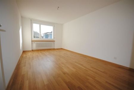 Close to the city center and right next to the train station - Foto 4