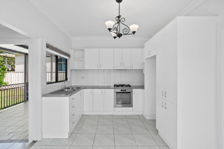 105 Blackman Parade, Unanderra. - Photo 3