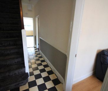 4 bedroom semi-detached house to rent - Photo 5