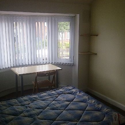 FOUR BEDROOM-2 BATHROOMS-NEWLY REFURBISHED-5 MINS FROM BCU-£80 P/W... - Photo 1