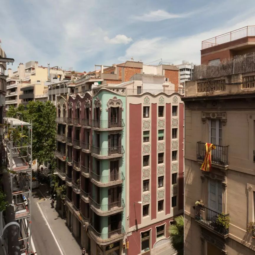 Cosy room for rent in 9-bedroom apartment in Gracia - Photo 1