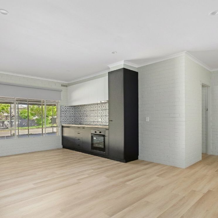 Neat 2 Bedroom Unit in Prime Flora Hill Location - Photo 1