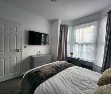 Room in a Shared House, Salisbury Road, RG30 - Photo 3