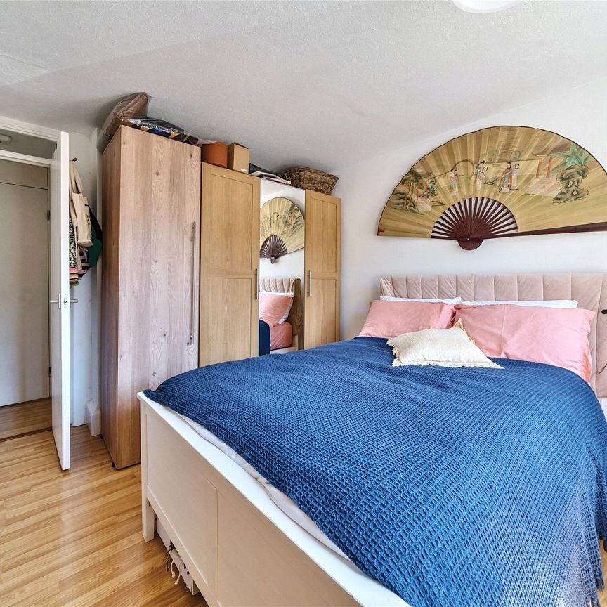 Kennet Close, London, SW11 - Photo 1