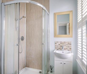 4 bedroom terraced house to rent - Photo 2