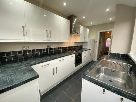 3 Bedroom Terraced House To Rent - Photo 4