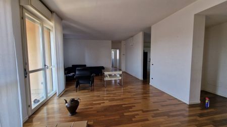 3 locali in Affitto a Bergamo – Zona: Borgo Palazzo - Photo 2