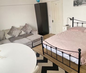 Room in a Shared Flat, Portland Road, BN3 - Photo 1