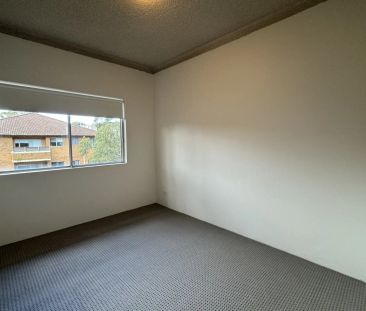 Spacious 2 Bedroom Unit with Garage in Convenient Location - Photo 2