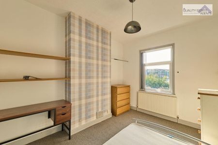 4 bedroom terraced house to rent - Photo 5