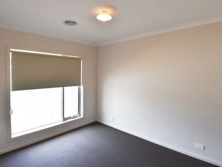 16 Monash Place, Canadian - Photo 2