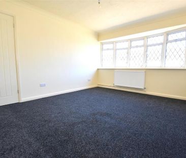 2 bedroom semi-detached bungalow to rent - Photo 2