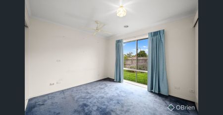 Spacious Sunny 3 Bedroom Home in Prime Cranbourne East Location - Photo 4