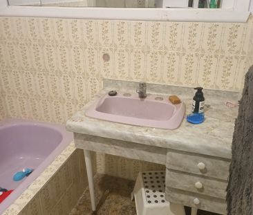 Altona Meadows - Photo 4