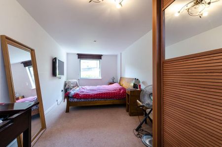 3 bedroom flat to rent - Photo 3