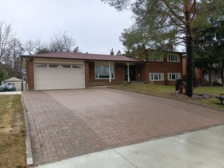 For Lease - 12 Rosegarden Crescent Unit# 510, Richmond Hill, Ontario - Photo 2