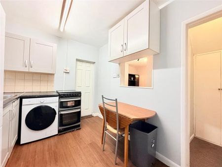 2 bedroom end of terrace house to rent - Photo 5