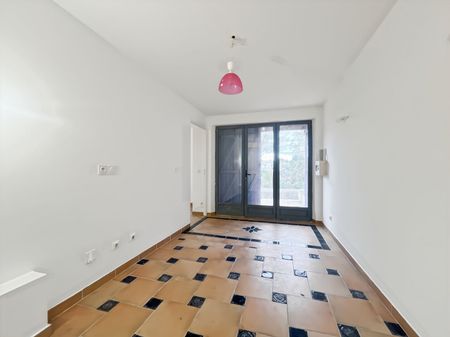 Spacieuse maison de 280 m² avec piscine et jardin situé à la GAUDE - Photo 4