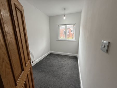 4 bed Terraced - To Let - Photo 4