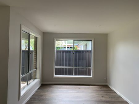 Modern duplex in Lake Munmorah - Photo 2