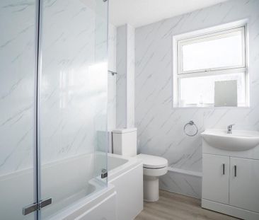 3 bedroom end of terrace house to rent - Photo 4