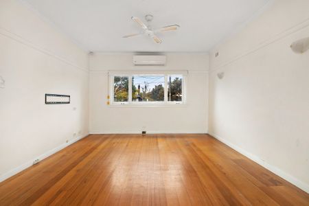 Beautiful three bedroom home in the Frankston High School Zone! - Photo 2