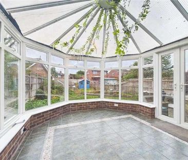 Hawkesbury Drive, Calcot, Reading, Berkshire, RG31 - Photo 2