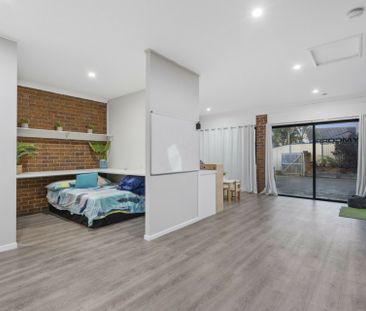 LARGE FAMILY HOME WITH POOL - Photo 6