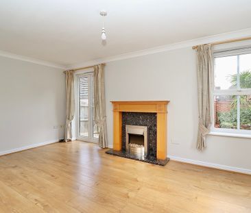 3 bedroom Detached House to let - Photo 1