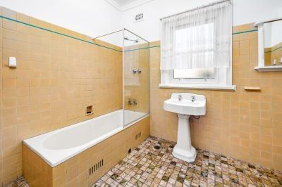 Large three-bedroom home in great location - Photo 5