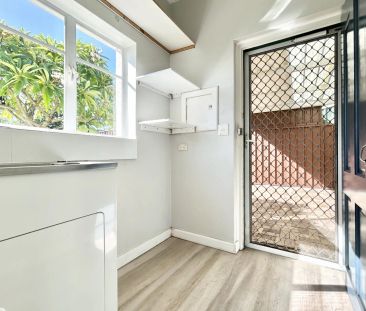 Beautifully presented family home set in prime location, offering b... - Photo 3