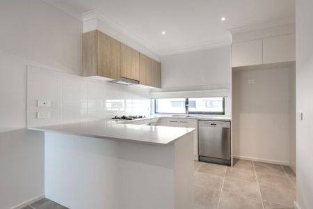 6/1 Village Way Pakenham VIC - Photo 4