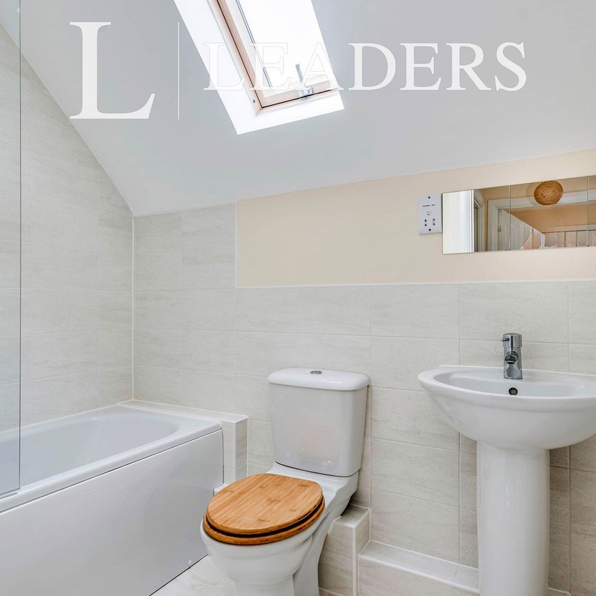 2 bedroom maisonette to rent Curtis Close, Watchfield, Swindon, SN6 - Photo 1