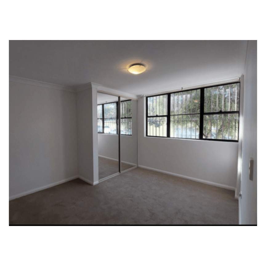 2 bedroom apartment walk to train station - Photo 1