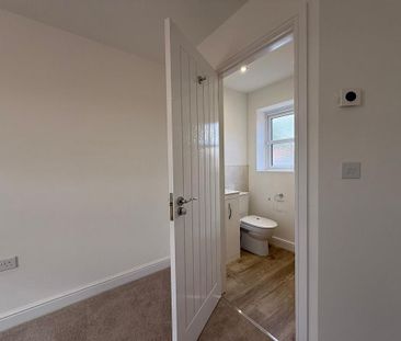 3 bedroom semi-detached house to rent - Photo 1