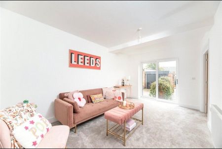 4 Bed Detached House, College Road, LS27 - Photo 2