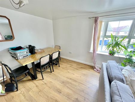 Kingfisher Court, Calne, SN11 - Photo 3