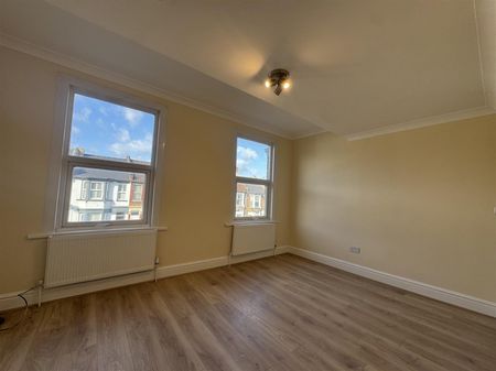 7 Bedroom House - Mid Terrace To Let - Photo 4